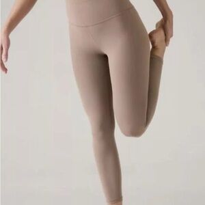 Athleta Elation High Rise 7/8 Legging in Pyrite! In EUC!